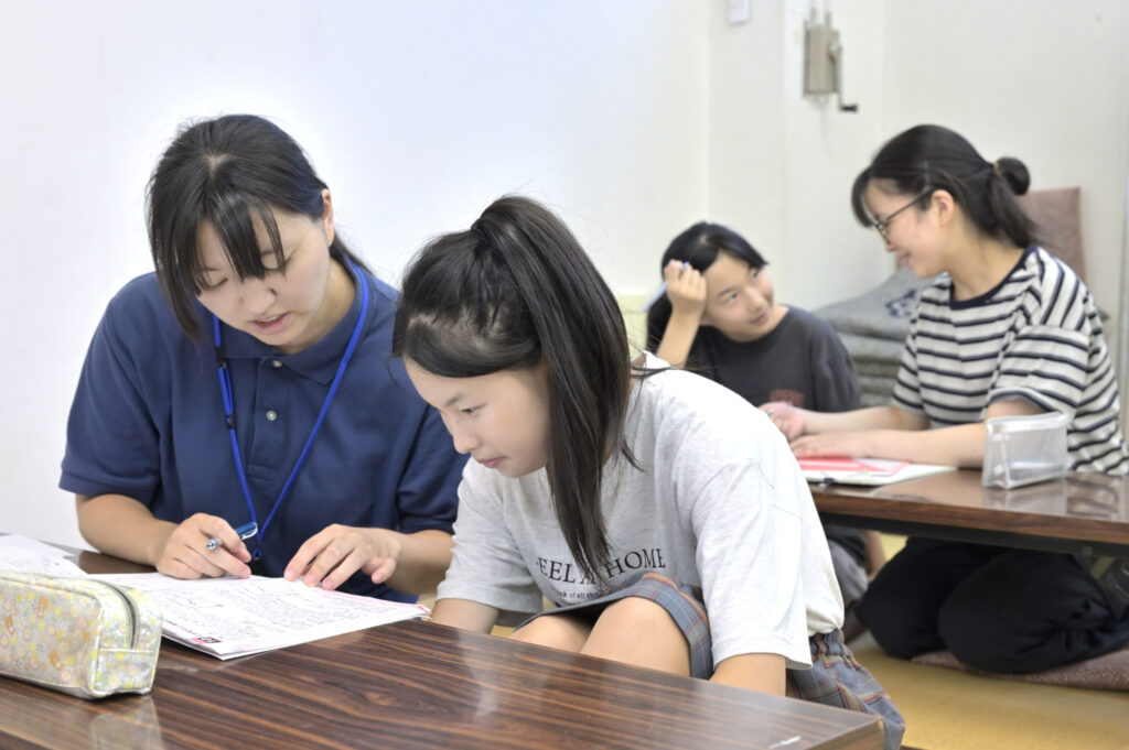 外国にルーツのある子どもたちの日本語学習支援教室「ひまわり」